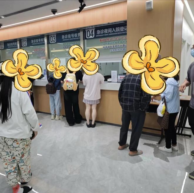 伤势成疑！兔帽女是否打小孩成最大争议尊龙凯时app网站迪士尼情侣现身医院(图2)